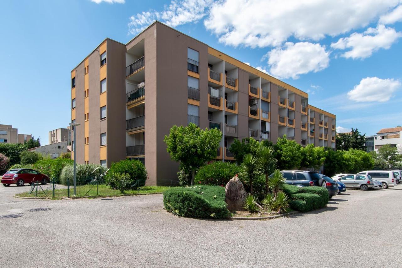 Les Flamants Roses - Studio Avec Balcon Lägenhet Nîmes Exteriör bild